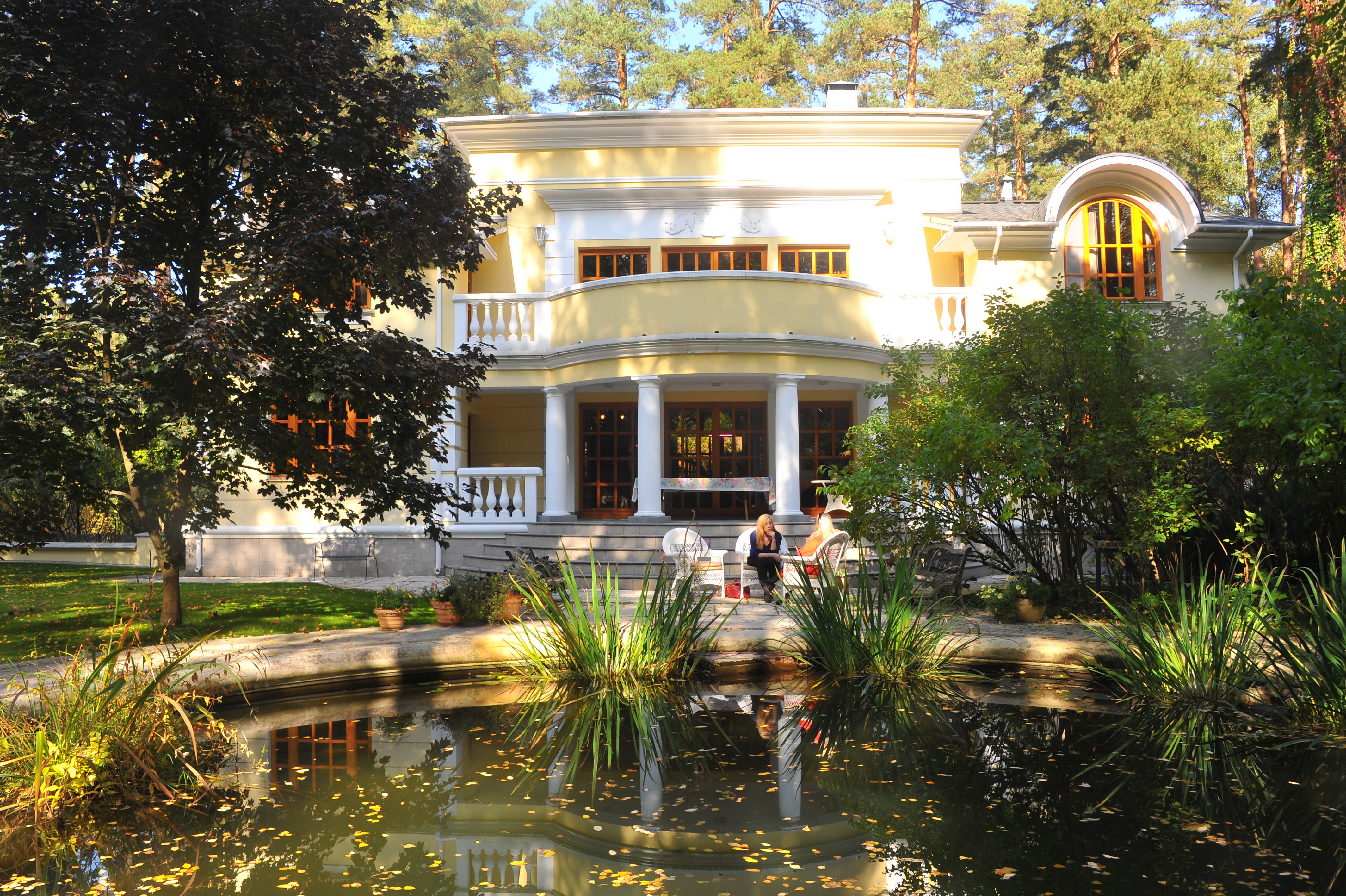 дом никиты михалкова на николиной горе. николина гора дача михалкова. дача никиты михалкова на николиной горе. михалков дом на николиной горе. дом никиты михалкова на николиной горе.